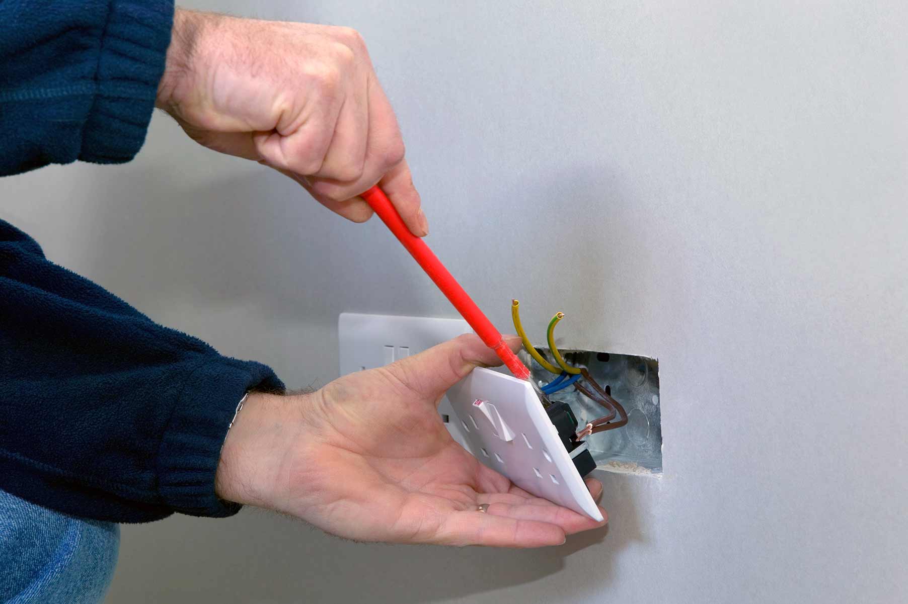 Our electricians can install plug sockets for domestic and commercial proeprties in Thornton Heath and the local area. 
